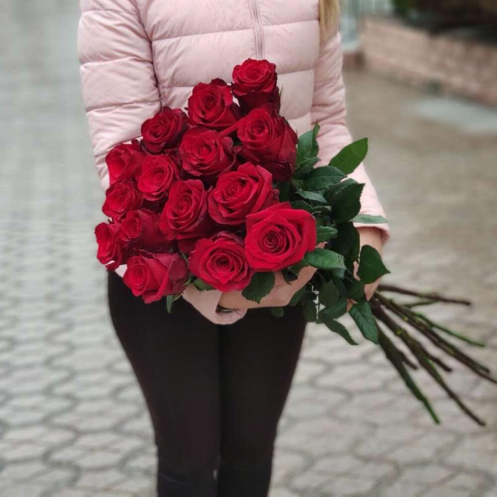 15 красных роз