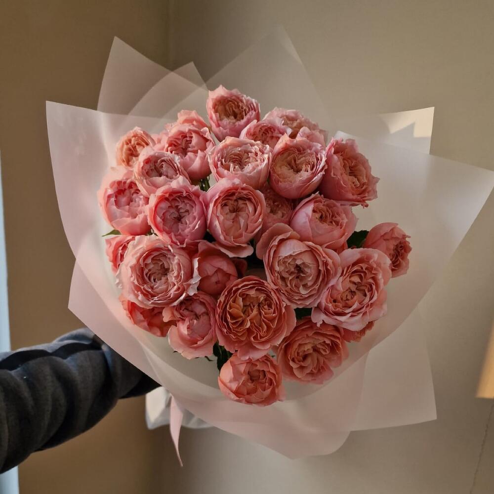 Пионовидные розы сорта Джульетта